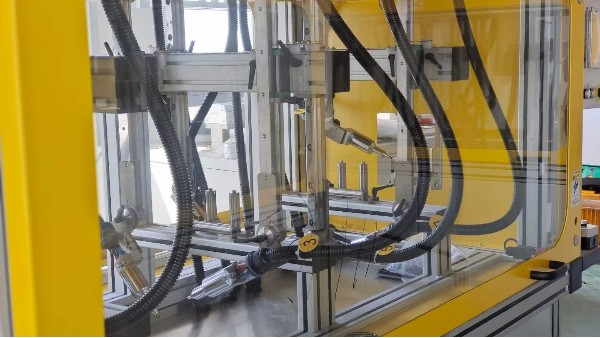 汽車膠條機(jī)工作臺 汽車膠條機(jī)工作臺