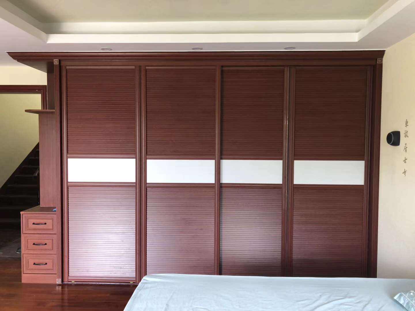 全鋁衣柜-03（風格：中式；顏色：紅橡）